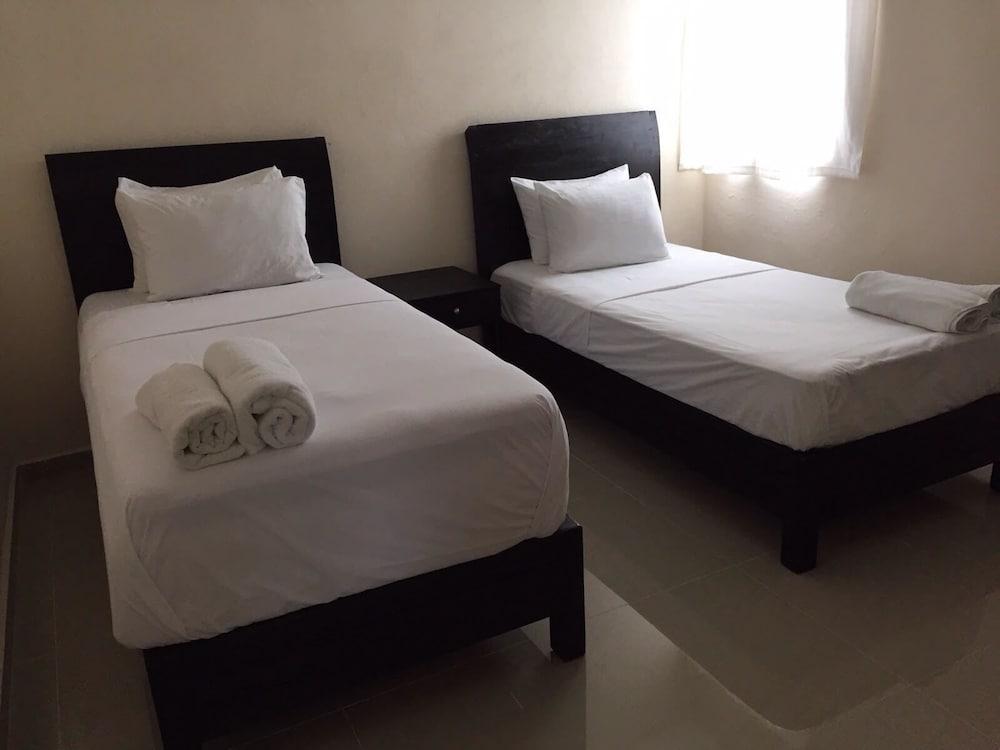 Whyz 4 You Private Rooms Пуерто Морелос Екстериор снимка
