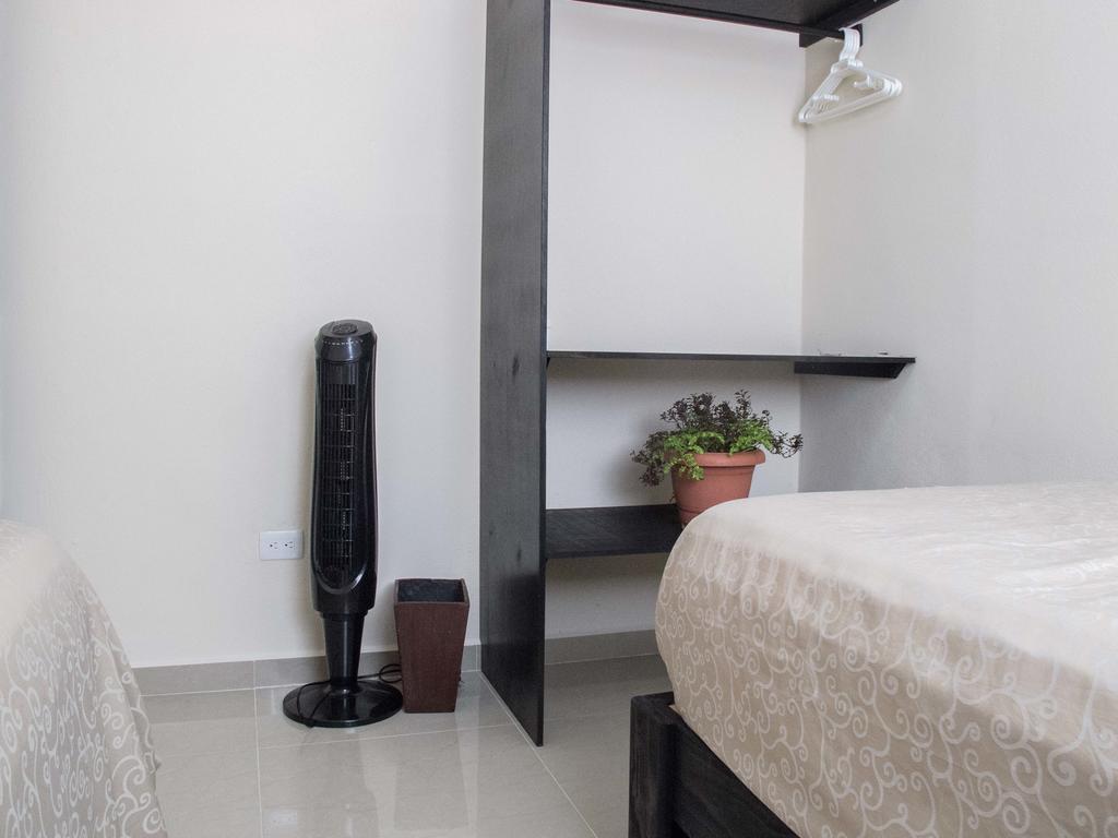 Whyz 4 You Private Rooms Пуерто Морелос Стая снимка
